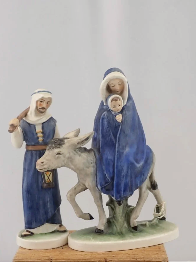 WIN-Online-Shop-Women-In-Need-Community-Cooperative-Resale-Thrift-Store-Jewelry-Gold-Silver-Clothing-Furniture-Antiques-Vintage-Books-Christmas-Victoria-BC-+%2838%29.png