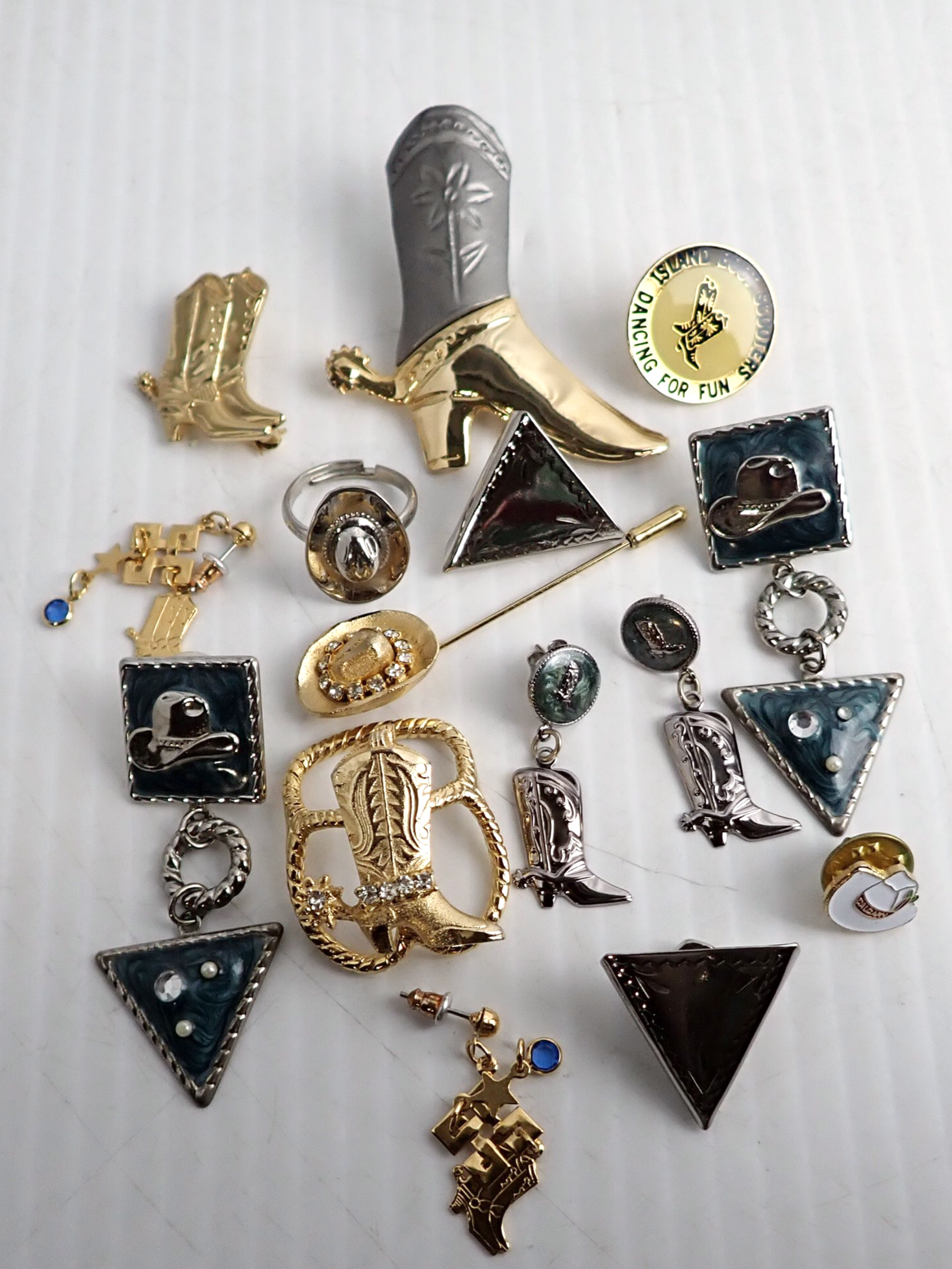 WIN+Online+Shop+Women+In+Need+Community+Cooperative+Resale+Thrift+Store+Jewelry+Gold+Silver+Clothing+Shoes+Home+Interior+Decor+Furniture+Antiques+Vintage+Books+Christmas+Victoria+BC+%28169%29.png