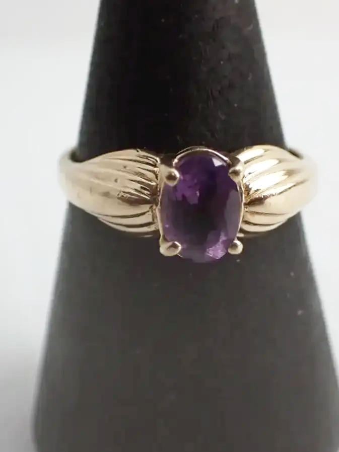 10K Yellow Gold Amethyst Vintage Ring (6.25)
