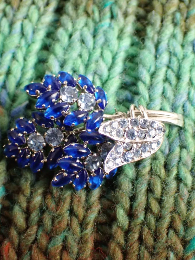 WIN-Online-Shop-Women-In-Need-Community-Cooperative-Resale-Thrift-Store-Jewelry-Gold-Silver-Clothing-Furniture-Antiques-Vintage-Books-Christmas-Victoria-BC-+%28125%29.png
