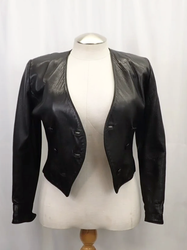 WIN-Online-Shop-Women-In-Need-Community-Cooperative-Resale-Thrift-Store-Jewelry-Gold-Silver-Clothing-Furniture-Antiques-Vintage-Books-Christmas-Victoria-BC-+%2842%29.png