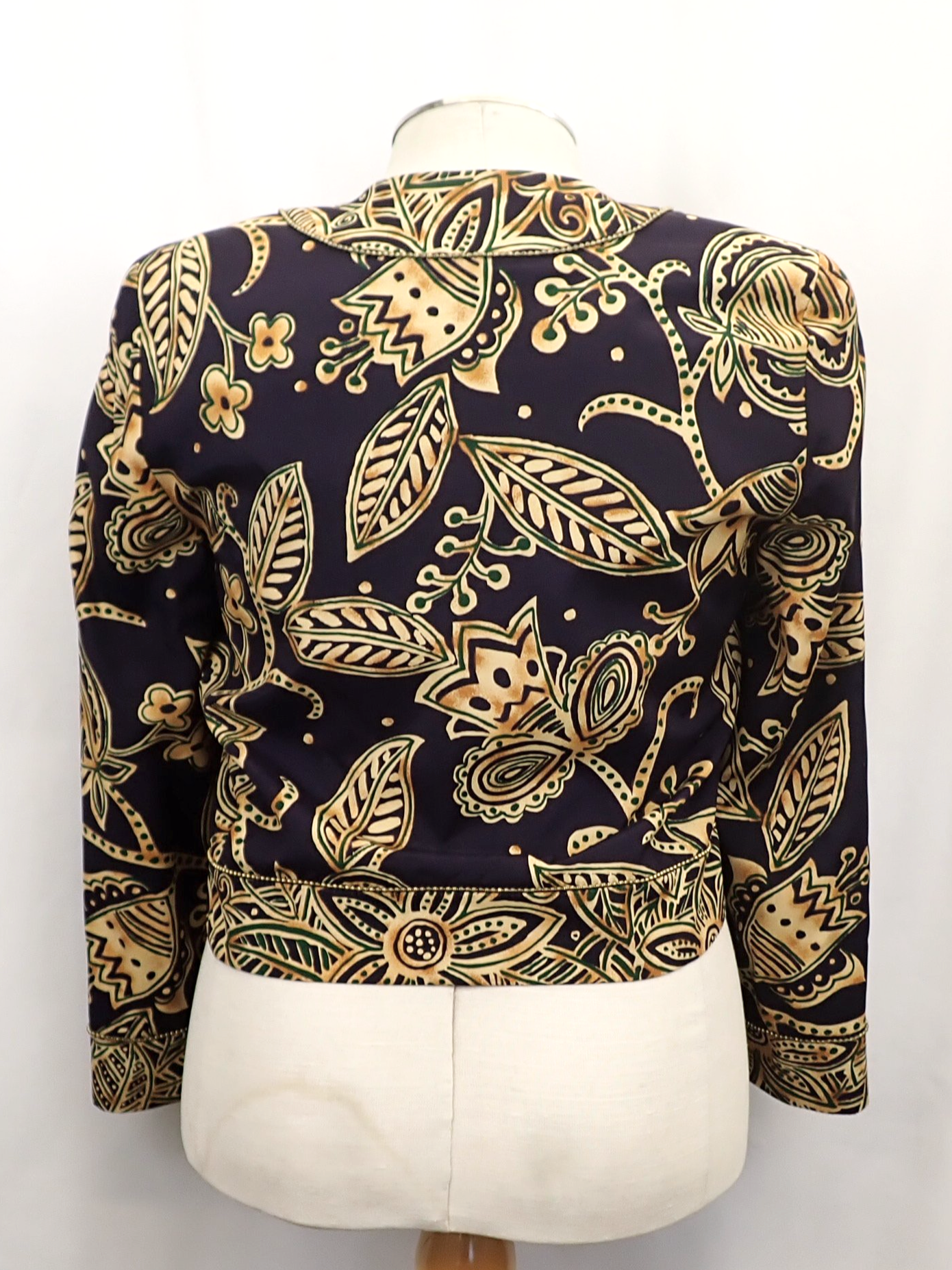 WIN+Online+Shop+Women+In+Need+Community+Cooperative+Resale+Thrift+Store+Jewelry+Gold+Silver+Clothing+Shoes+Home+Interior+Decor+Furniture+Antiques+Vintage+Books+Christmas+Victoria+BC+%2826%29.png