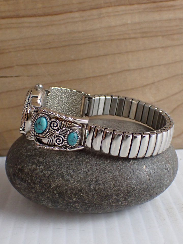 WIN-Online-Shop-Women-In-Need-Community-Cooperative-Resale-Thrift-Store-Jewelry-Gold-Silver-Clothing-Furniture-Antiques-Vintage-Books-Christmas-Victoria-BC- (248).JPG