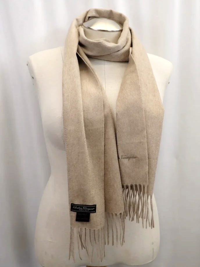 WIN-Online-Shop-Women-In-Need-Community-Cooperative-Resale-Thrift-Store-Jewelry-Gold-Silver-Clothing-Furniture-Antiques-Vintage-Books-Christmas-Victoria-BC-+%2837%29.png