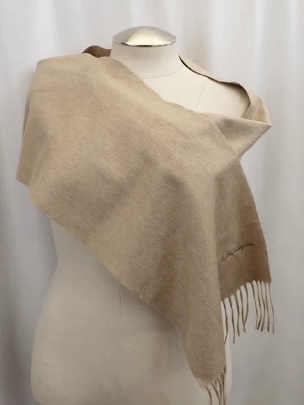 WIN-Online-Shop-Women-In-Need-Community-Cooperative-Resale-Thrift-Store-Jewelry-Gold-Silver-Clothing-Furniture-Antiques-Vintage-Books-Christmas-Victoria-BC-+%2820%29.png