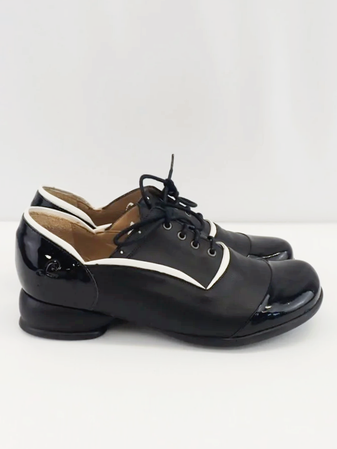 John Fluevog Fellowship Darby Lace Up Shoes With Piping (6.5)