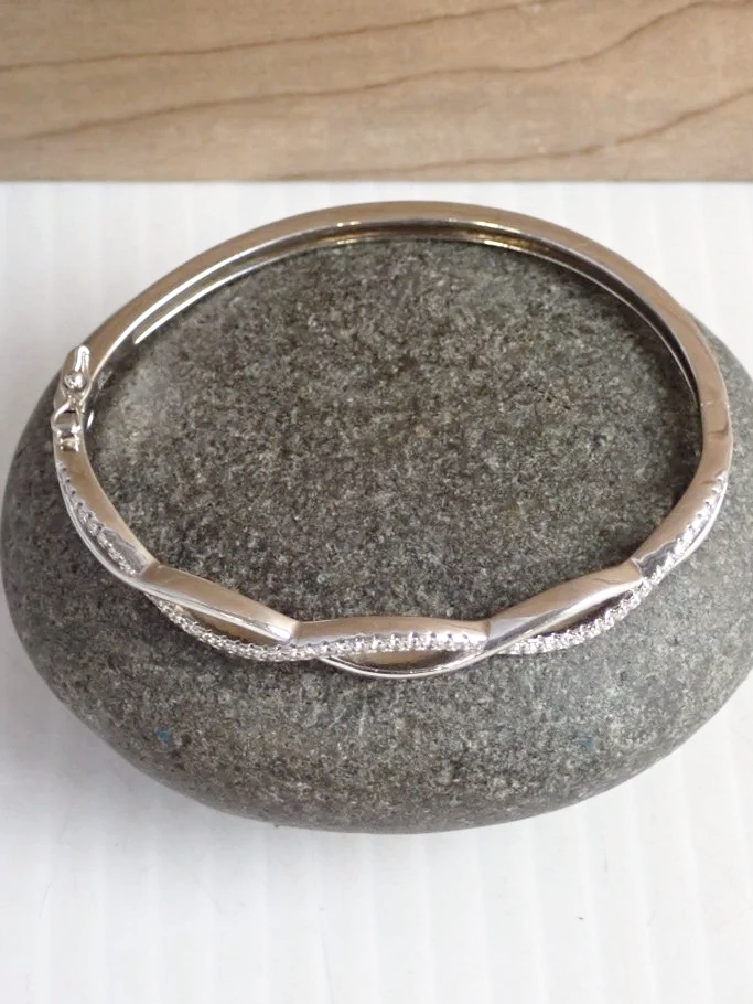 WIN-Online-Shop-Women-In-Need-Community-Cooperative-Resale-Thrift-Store-Jewelry-Gold-Silver-Clothing-Furniture-Antiques-Vintage-Books-Christmas-Victoria-BC-+%2855%29.png