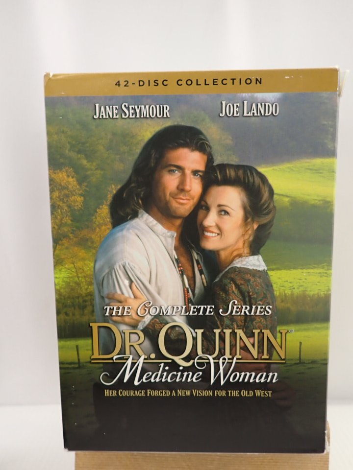 WIN-Online-Shop-Women-In-Need-Community-Cooperative-Resale-Thrift-Store-Jewelry-Gold-Silver-Clothing-Furniture-Antiques-Vintage-Books-Christmas-Victoria-BC- (156).JPG