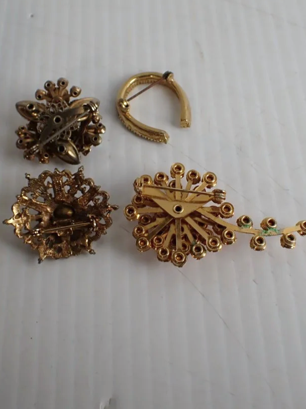 WIN-Online-Shop-Women-In-Need-Community-Cooperative-Resale-Thrift-Store-Jewelry-Gold-Silver-Clothing-Furniture-Antiques-Vintage-Books-Christmas-Victoria-BC-+%28131%29.png