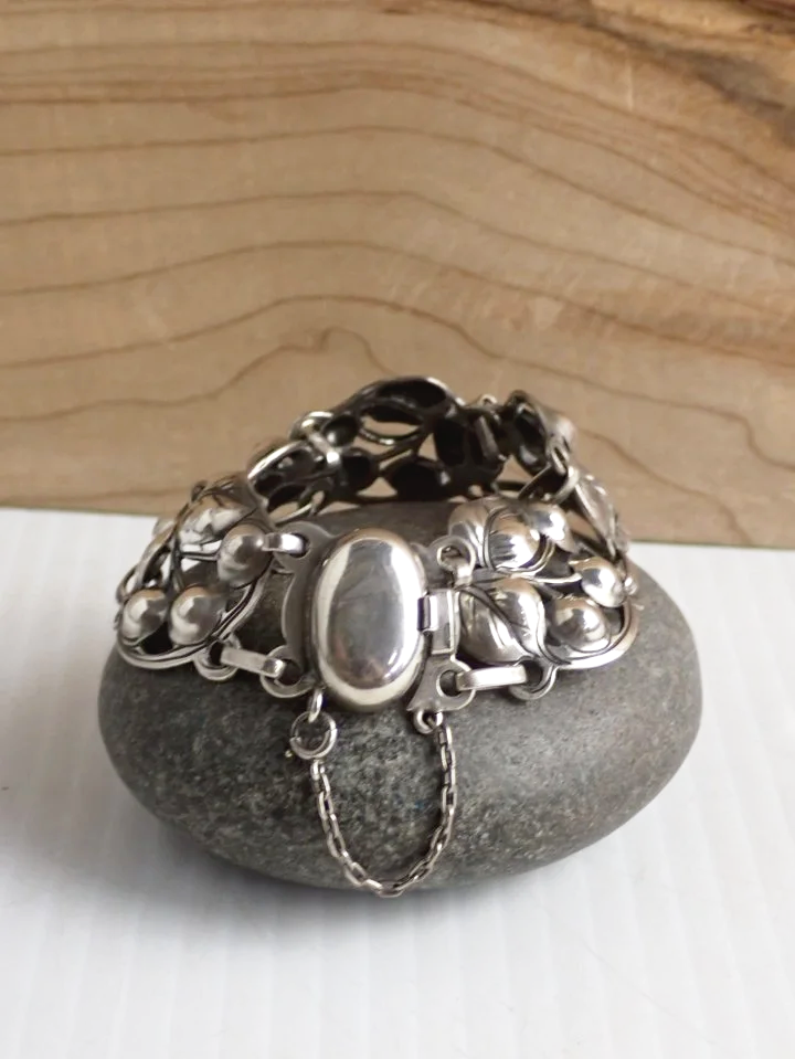 WIN-Online-Shop-Women-In-Need-Community-Cooperative-Resale-Thrift-Store-Jewelry-Gold-Silver-Clothing-Furniture-Antiques-Vintage-Books-Christmas-Victoria-BC-+%28243%29.png