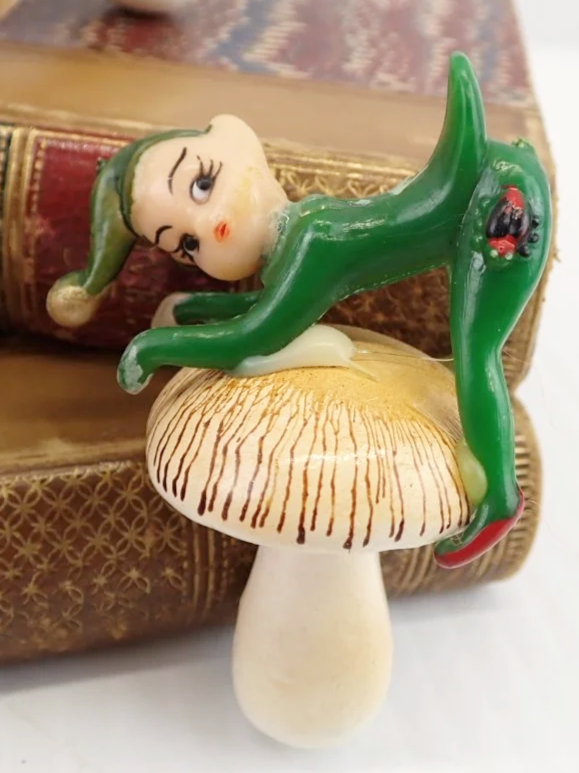 WIN-Online-Shop-Women-In-Need-Community-Cooperative-Resale-Thrift-Store-Jewelry-Gold-Silver-Clothing-Furniture-Antiques-Vintage-Books-Christmas-Victoria-BC-+%28103%29.png