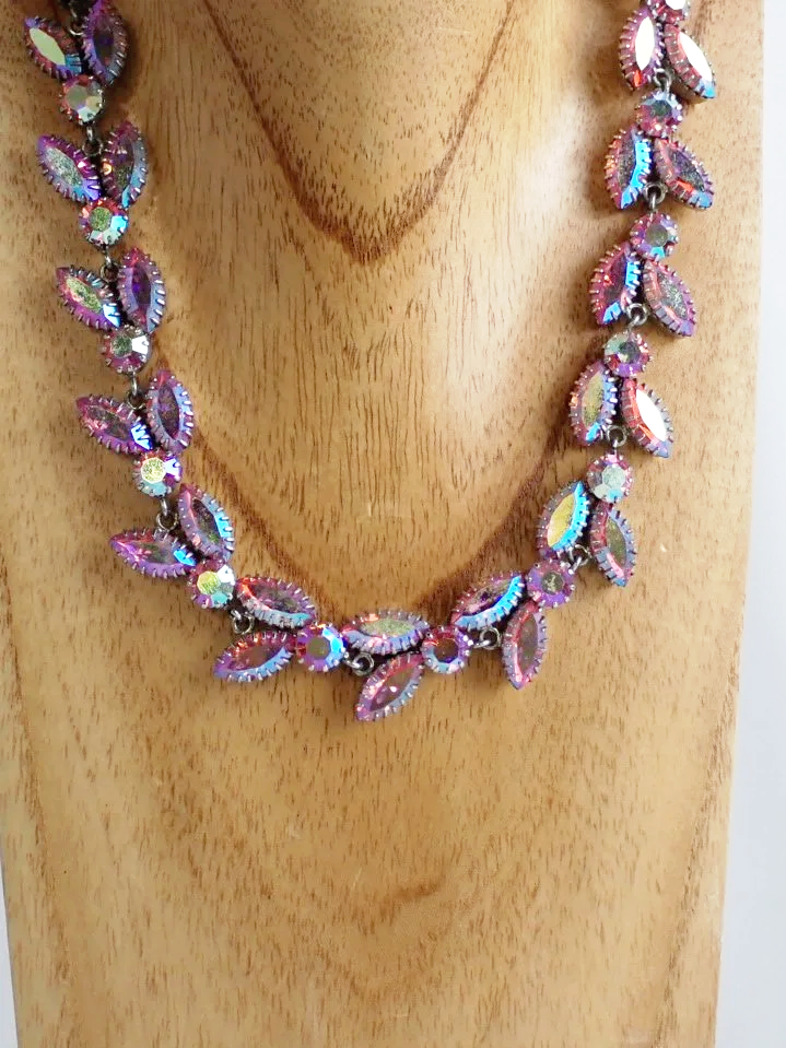 WIN-Online-Shop-Women-In-Need-Community-Cooperative-Resale-Thrift-Store-Jewelry-Gold-Silver-Clothing-Furniture-Antiques-Vintage-Books-Christmas-Victoria-BC-%252B%2525282%252529.png