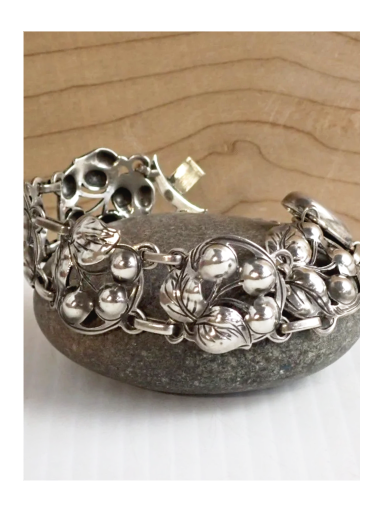 WIN-Online-Shop-Women-In-Need-Community-Cooperative-Resale-Thrift-Store-Jewelry-Gold-Silver-Clothing-Furniture-Antiques-Vintage-Books-Christmas-Victoria-BC-%2B%2528249%2529.png