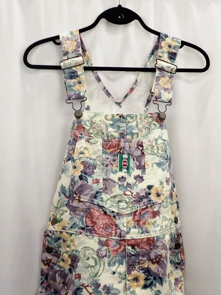 WIN-Online-Shop-Women-In-Need-Community-Cooperative-Resale-Thrift-Store-Jewelry-Gold-Silver-Clothing-Furniture-Antiques-Vintage-Books-Christmas-Victoria-BC-%2B%2528163%2529.png