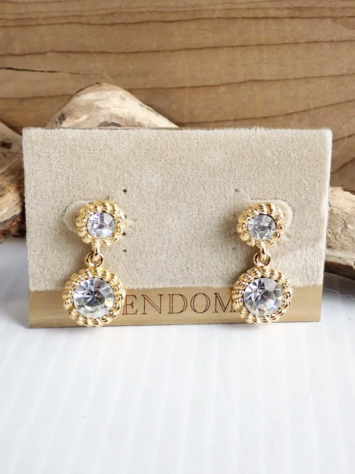 WIN-Online-Shop-Women-In-Need-Community-Cooperative-Resale-Thrift-Store-Jewelry-Gold-Silver-Clothing-Furniture-Antiques-Vintage-Books-Christmas-Victoria-BC-+%285%29.png