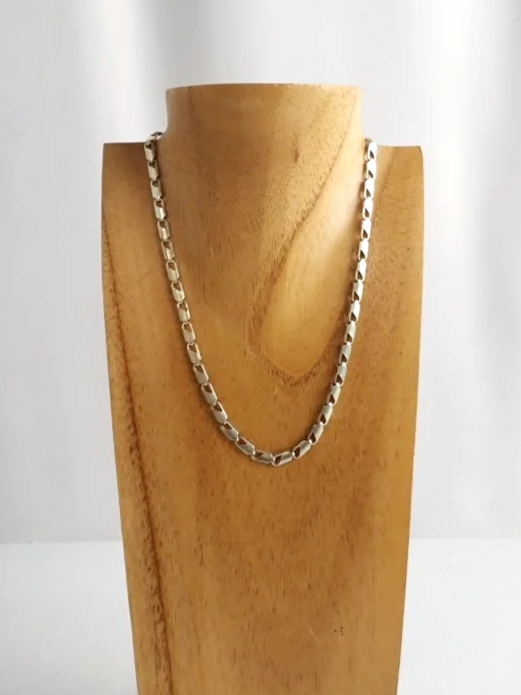 WIN-Online-Shop-Women-In-Need-Community-Cooperative-Resale-Thrift-Store-Jewelry-Gold-Silver-Clothing-Furniture-Antiques-Vintage-Books-Christmas-Victoria-BC-+%28174%29.png