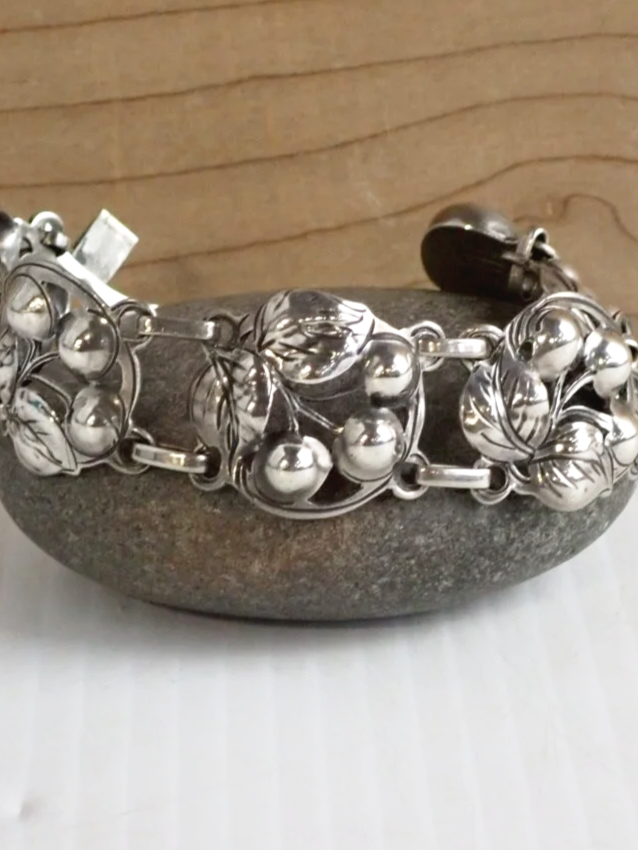 WIN-Online-Shop-Women-In-Need-Community-Cooperative-Resale-Thrift-Store-Jewelry-Gold-Silver-Clothing-Furniture-Antiques-Vintage-Books-Christmas-Victoria-BC-%2B%2528246%2529.png