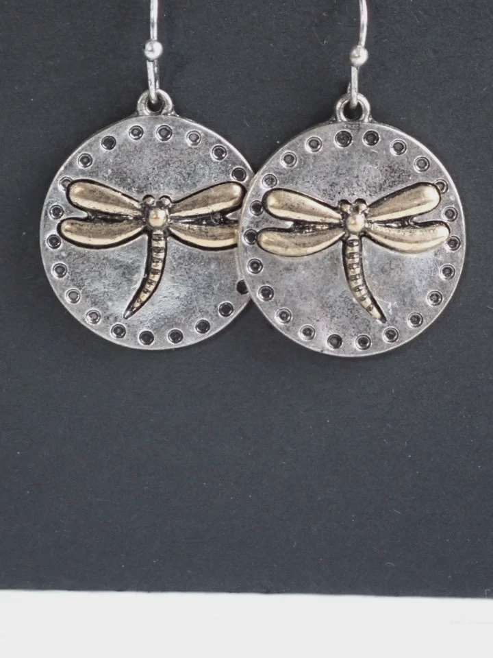 WIN-Online-Shop-Women-In-Need-Community-Cooperative-Resale-Thrift-Store-Jewelry-Gold-Silver-Clothing-Furniture-Antiques-Vintage-Books-Christmas-Victoria-BC-+%28260%29.png