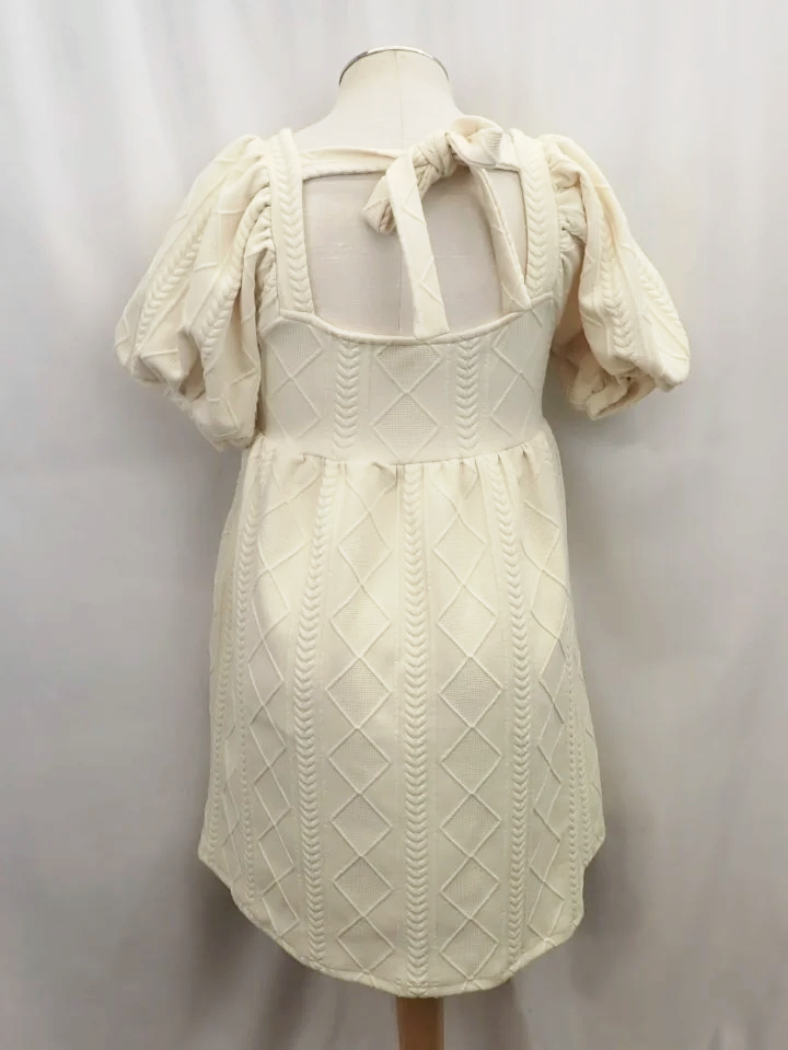 WIN-Online-Shop-Women-In-Need-Community-Cooperative-Resale-Thrift-Store-Jewelry-Gold-Silver-Clothing-Furniture-Antiques-Vintage-Books-Christmas-Victoria-BC-%2B%2528180%2529.png