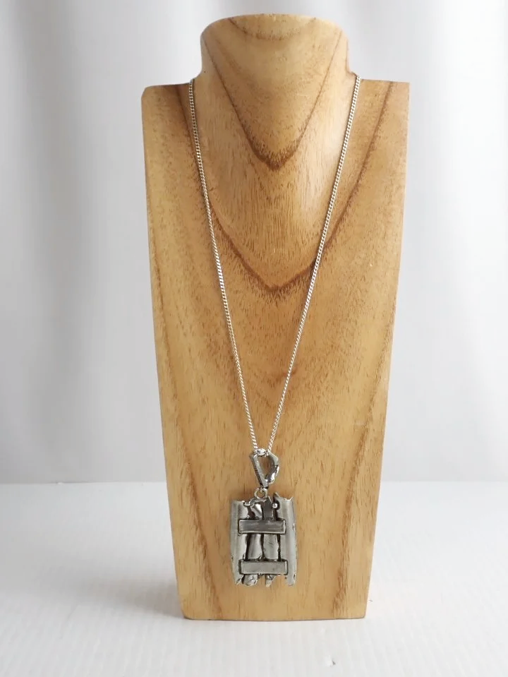WIN-Online-Shop-Women-In-Need-Community-Cooperative-Resale-Thrift-Store-Jewelry-Gold-Silver-Clothing-Furniture-Antiques-Vintage-Books-Christmas-Victoria-BC-%2B%252851%2529.png
