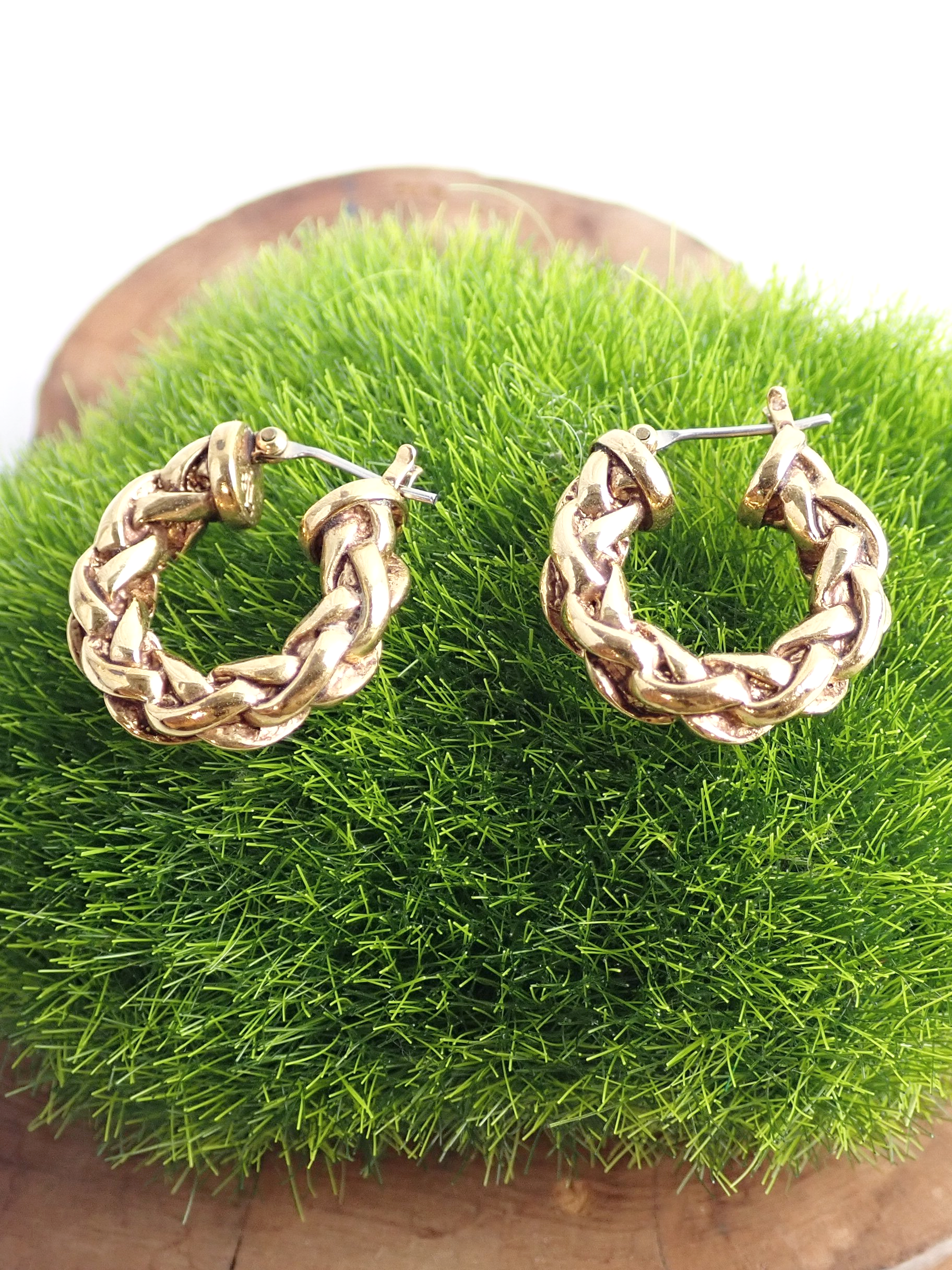 WIN+Online+Shop+Women+In+Need+Community+Cooperative+Resale+Thrift+Store+Jewelry+Gold+Silver+Clothing+Shoes+Home+Interior+Decor+Furniture+Antiques+Vintage+Books+Christmas+Victoria+BC+%2828%29.png