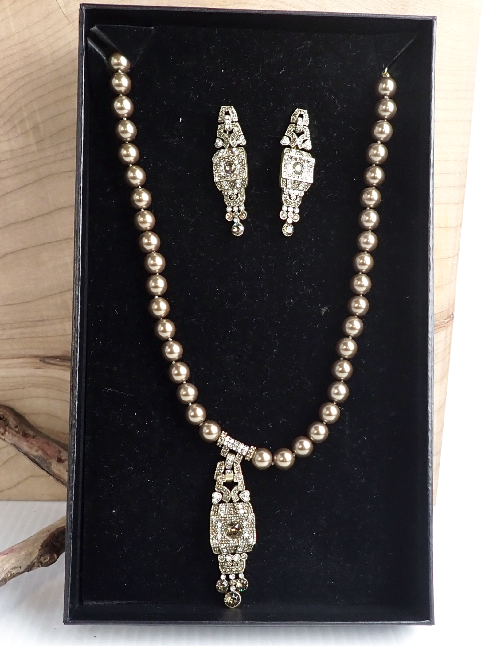WIN+Online+Shop+Women+In+Need+Community+Cooperative+Resale+Thrift+Store+Jewelry+Gold+Silver+Clothing+Shoes+Home+Interior+Decor+Furniture+Antiques+Vintage+Books+Christmas+Victoria+BC+%2817%29.png
