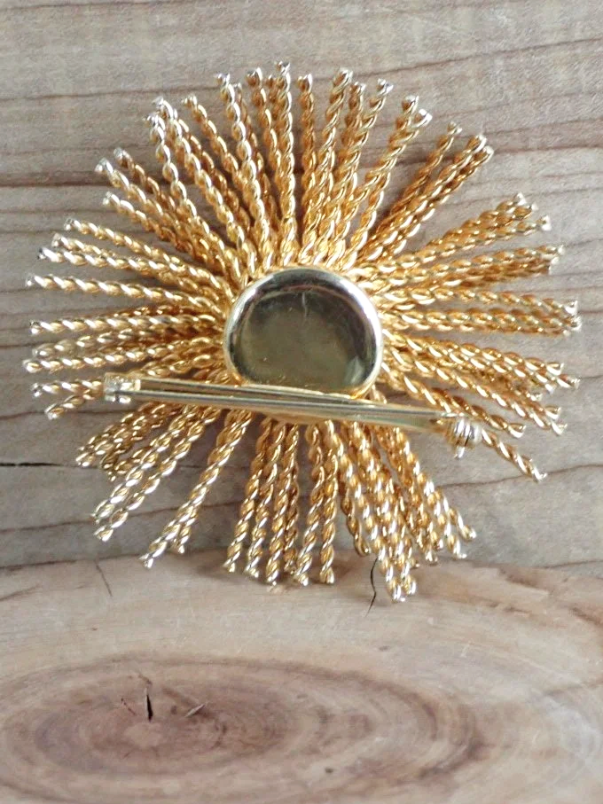 WIN-Online-Shop-Women-In-Need-Community-Cooperative-Resale-Thrift-Store-Jewelry-Gold-Silver-Clothing-Furniture-Antiques-Vintage-Books-Christmas-Victoria-BC-+%2813%29.png