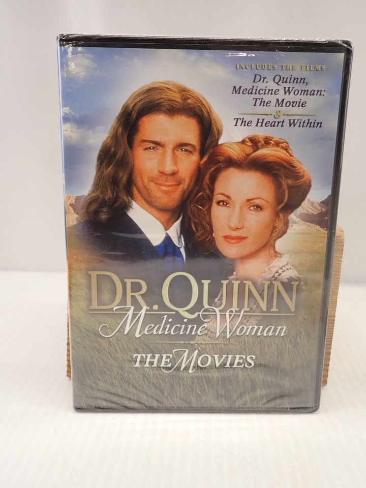 WIN-Online-Shop-Women-In-Need-Community-Cooperative-Resale-Thrift-Store-Jewelry-Gold-Silver-Clothing-Furniture-Antiques-Vintage-Books-Christmas-Victoria-BC- (161).JPG