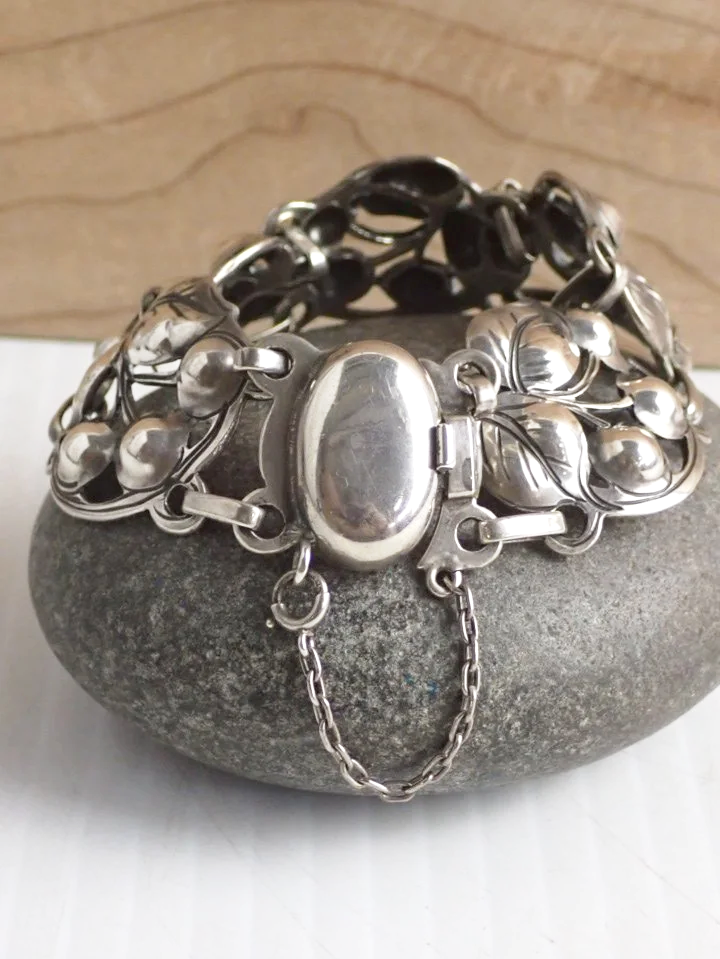 WIN-Online-Shop-Women-In-Need-Community-Cooperative-Resale-Thrift-Store-Jewelry-Gold-Silver-Clothing-Furniture-Antiques-Vintage-Books-Christmas-Victoria-BC-+%28244%29.png