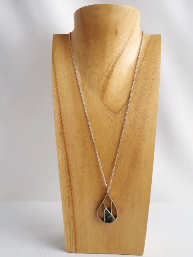 WIN-Online-Shop-Women-In-Need-Community-Cooperative-Resale-Thrift-Store-Jewelry-Gold-Silver-Clothing-Furniture-Antiques-Vintage-Books-Christmas-Victoria-BC-+%28156%29.png
