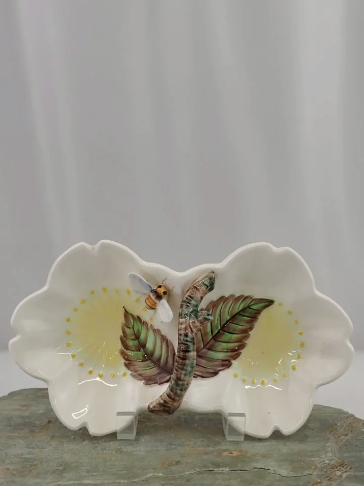 WIN-Online-Shop-Women-In-Need-Community-Cooperative-Resale-Thrift-Store-Jewelry-Gold-Silver-Clothing-Furniture-Antiques-Vintage-Books-Christmas-Victoria-BC-+%28109%29.png