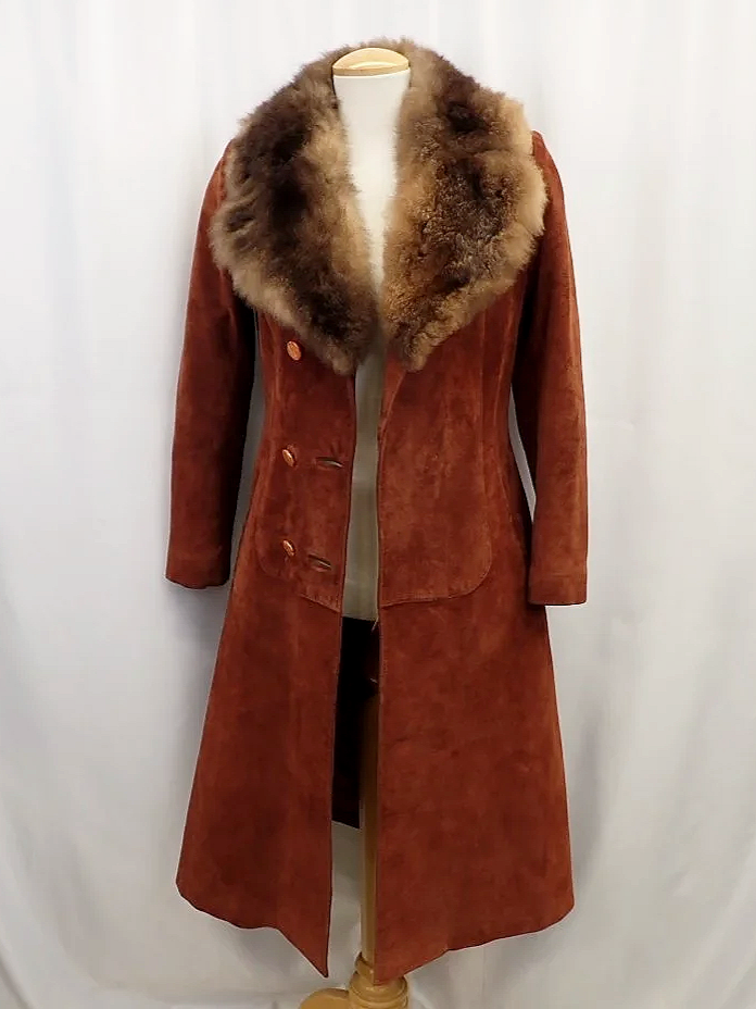 WIN-Online-Shop-Women-In-Need-Community-Cooperative-Resale-Thrift-Store-Jewelry-Gold-Silver-Clothing-Furniture-Antiques-Vintage-Books-Christmas-Victoria-BC-+%28153%29.png