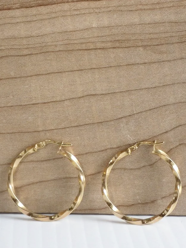WIN-Online-Shop-Women-In-Need-Community-Cooperative-Resale-Thrift-Store-Jewelry-Gold-Silver-Clothing-Furniture-Antiques-Vintage-Books-Christmas-Victoria-BC-+%2880%29.png