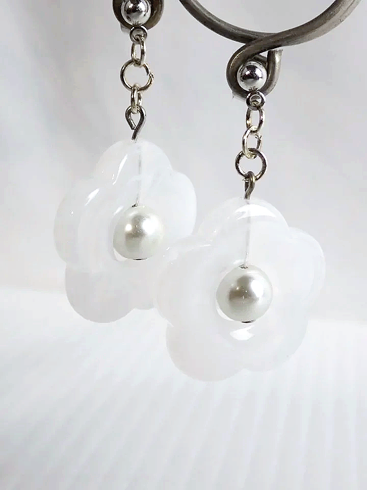 Yuringo Crafts Vancouver Daisy Drop Earrings