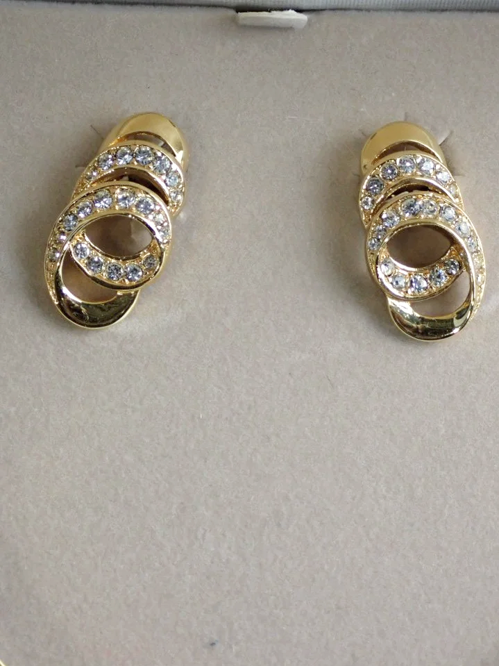 WIN-Online-Shop-Women-In-Need-Community-Cooperative-Resale-Thrift-Store-Jewelry-Gold-Silver-Clothing-Furniture-Antiques-Vintage-Books-Christmas-Victoria-BC-+%2812%29.png