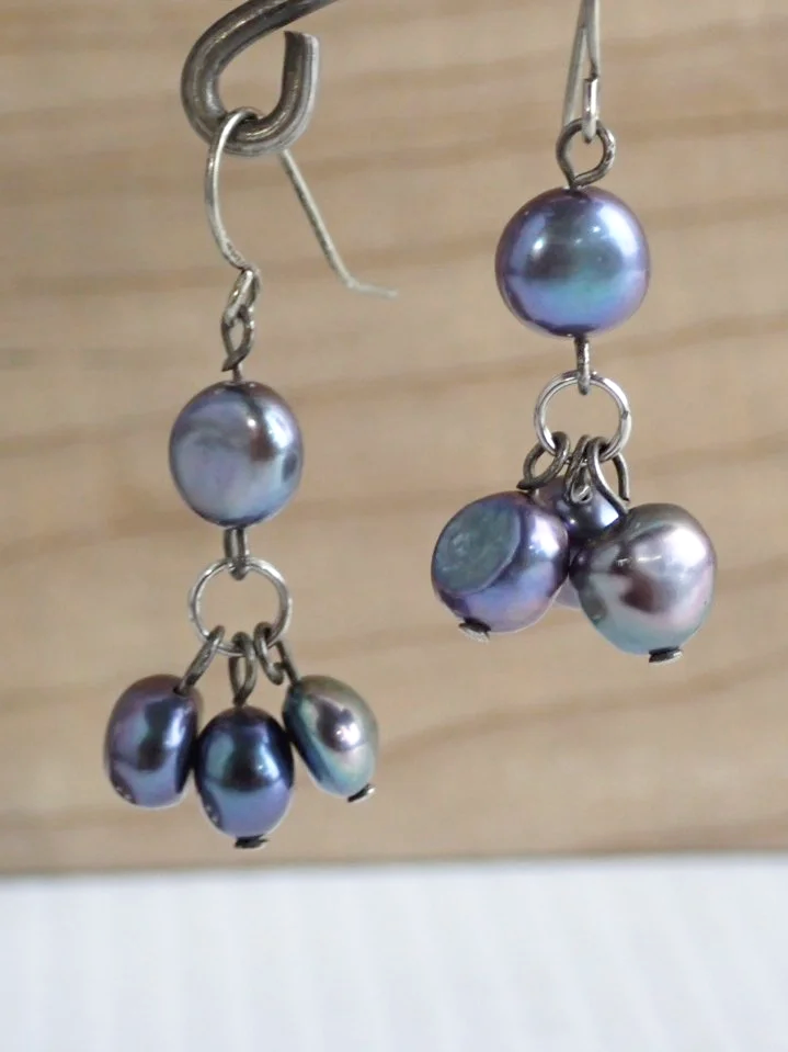 WIN-Online-Shop-Women-In-Need-Community-Cooperative-Resale-Thrift-Store-Jewelry-Gold-Silver-Clothing-Furniture-Antiques-Vintage-Books-Christmas-Victoria-BC-+%28118%29.png