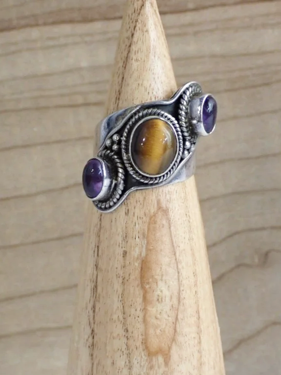 WIN-Online-Shop-Women-In-Need-Community-Cooperative-Resale-Thrift-Store-Jewelry-Gold-Silver-Clothing-Furniture-Antiques-Vintage-Books-Christmas-Victoria-BC-+%2865%29.png