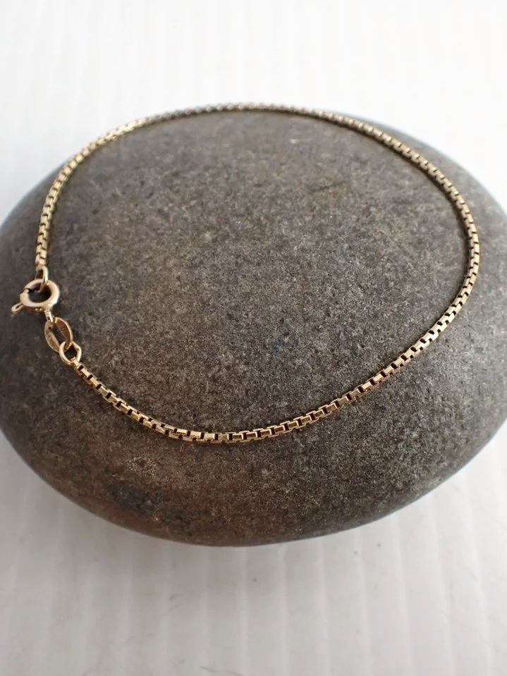 WIN-Online-Shop-Women-In-Need-Community-Cooperative-Resale-Thrift-Store-Jewelry-Gold-Silver-Clothing-Furniture-Antiques-Vintage-Books-Christmas-Victoria-BC-+%2861%29.png