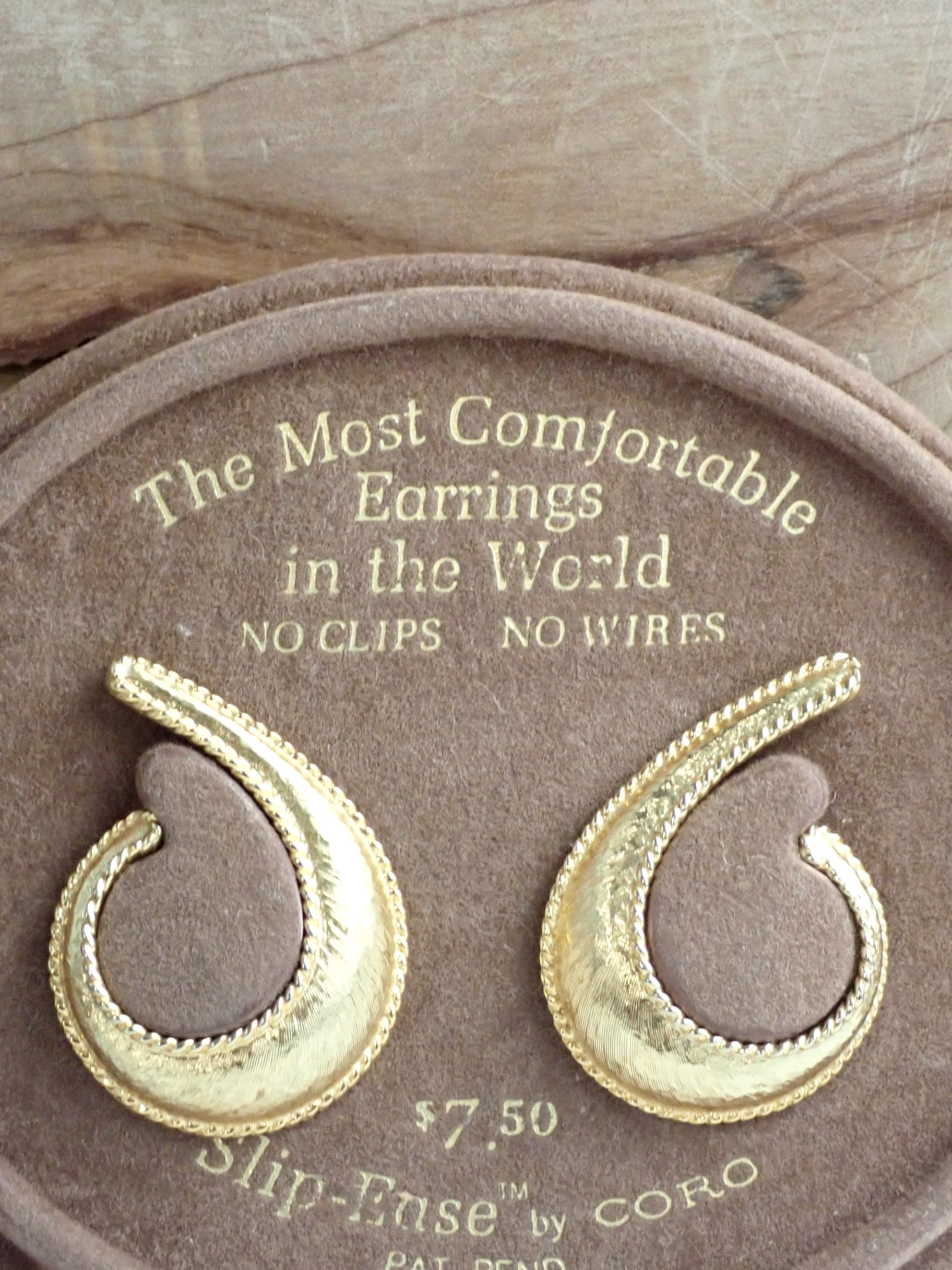 WIN+Online+Shop+Women+In+Need+Community+Cooperative+Resale+Thrift+Store+Jewelry+Gold+Silver+Clothing+Shoes+Home+Interior+Decor+Furniture+Antiques+Vintage+Books+Christmas+Victoria+BC+%2833%29.png