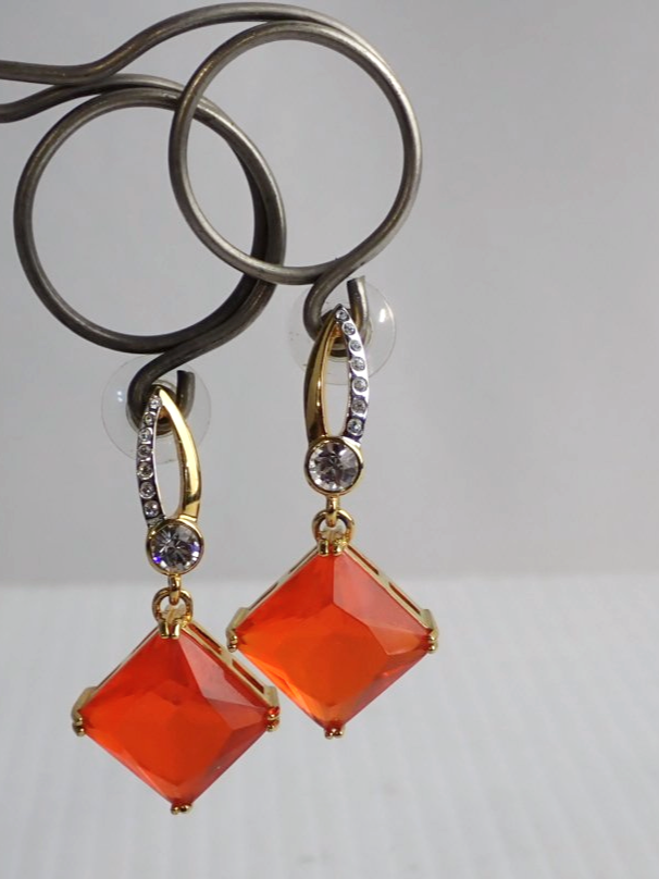 WIN+Online+Shop+Women+In+Need+Community+Cooperative+Resale+Thrift+Store+Jewelry+Gold+Silver+Clothing+Shoes+Home+Interior+Decor+Furniture+Antiques+Vintage+Books+Christmas+Victoria+BC+%28182%29.png