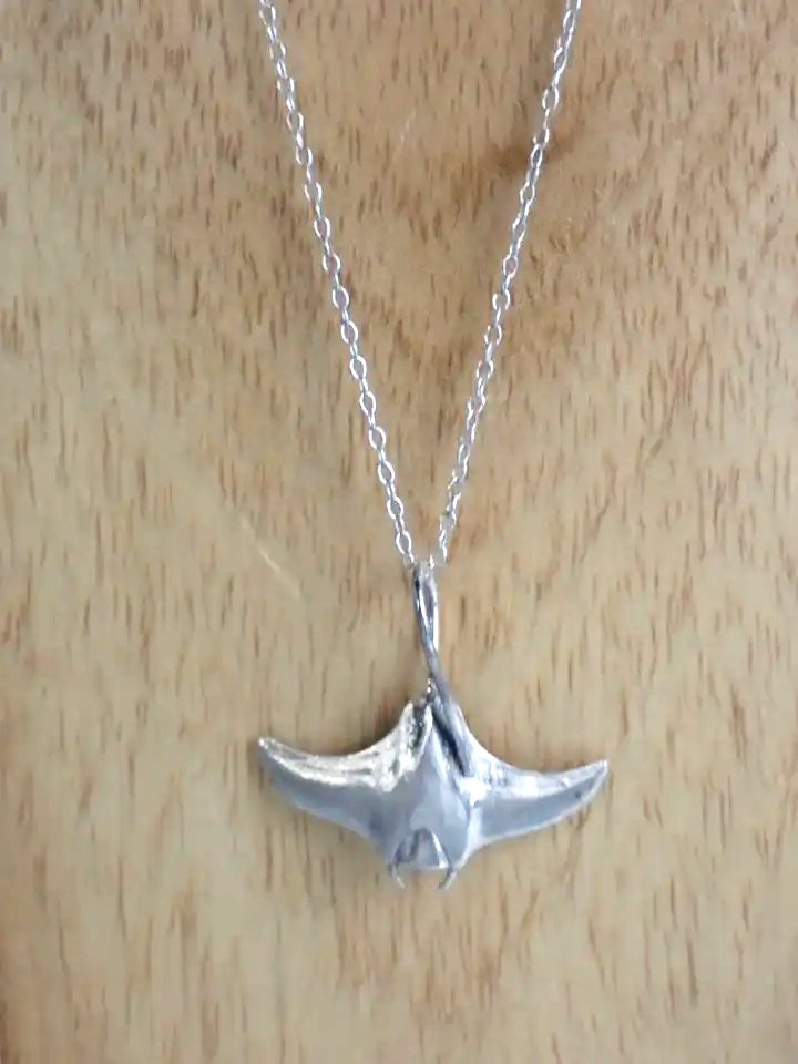 925 Silver Manta Ray Pendant On Streling Silver Necklace