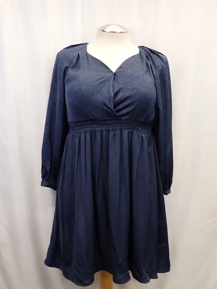 WIN-Online-Shop-Women-In-Need-Community-Cooperative-Resale-Thrift-Store-Jewelry-Gold-Silver-Clothing-Furniture-Antiques-Vintage-Books-Christmas-Victoria-BC- (261).JPG