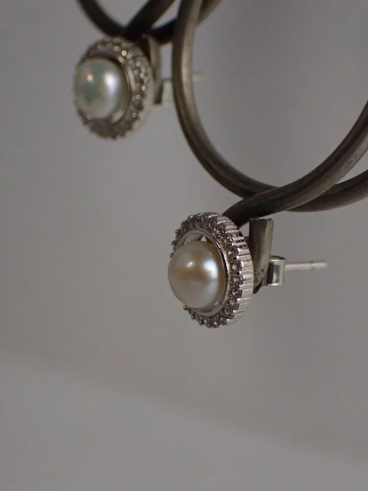 WIN-Online-Shop-Women-In-Need-Community-Cooperative-Resale-Thrift-Store-Jewelry-Gold-Silver-Clothing-Furniture-Antiques-Vintage-Books-Christmas-Victoria-BC- (135).JPG