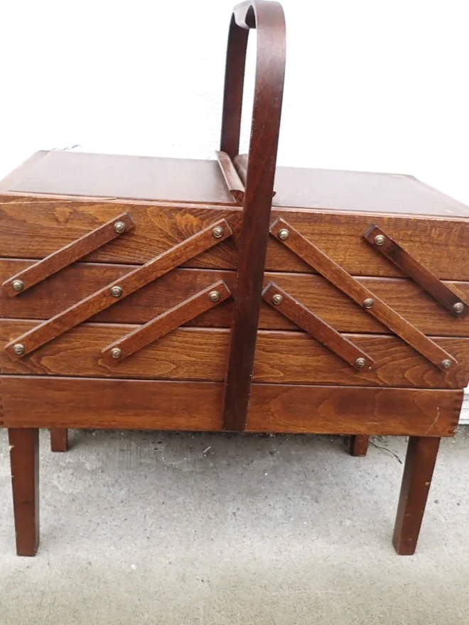 WIN-Online-Shop-Women-In-Need-Community-Cooperative-Resale-Thrift-Store-Jewelry-Gold-Silver-Clothing-Furniture-Antiques-Vintage-Books-Christmas-Victoria-BC-+%2850%29.png