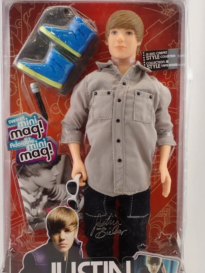 WIN-Online-Shop-Women-In-Need-Community-Cooperative-Resale-Thrift-Store-Jewelry-Gold-Silver-Clothing-Furniture-Antiques-Vintage-Books-Christmas-Victoria-BC- (316).JPG