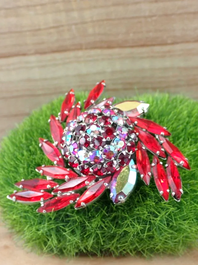 WIN-Online-Shop-Women-In-Need-Community-Cooperative-Resale-Thrift-Store-Jewelry-Gold-Silver-Clothing-Furniture-Antiques-Vintage-Books-Christmas-Victoria-BC-+%28113%29.png
