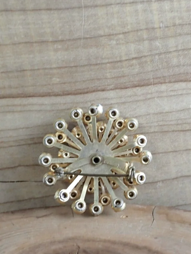 WIN-Online-Shop-Women-In-Need-Community-Cooperative-Resale-Thrift-Store-Jewelry-Gold-Silver-Clothing-Furniture-Antiques-Vintage-Books-Christmas-Victoria-BC-+%2816%29.png