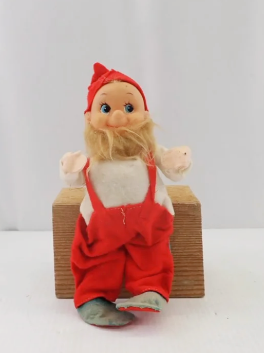 WIN-Online-Shop-Women-In-Need-Community-Cooperative-Resale-Thrift-Store-Jewelry-Gold-Silver-Clothing-Furniture-Antiques-Vintage-Books-Christmas-Victoria-BC-+%2830%29.png