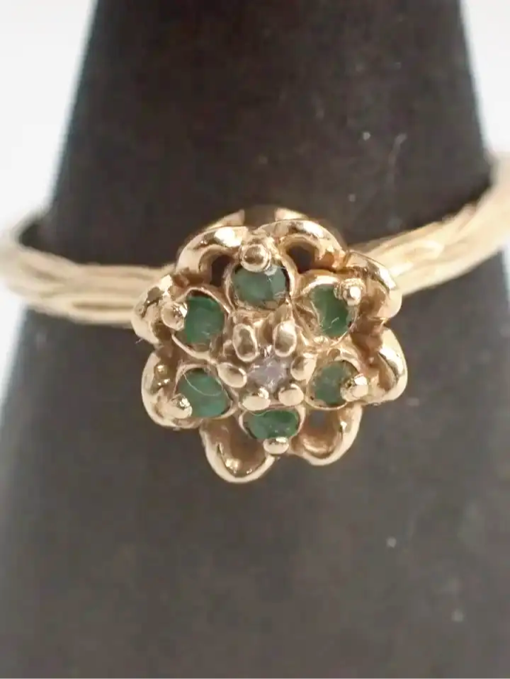 10K Gold Vintage Emerald In Halo designs Crown Style Ring (6.5)