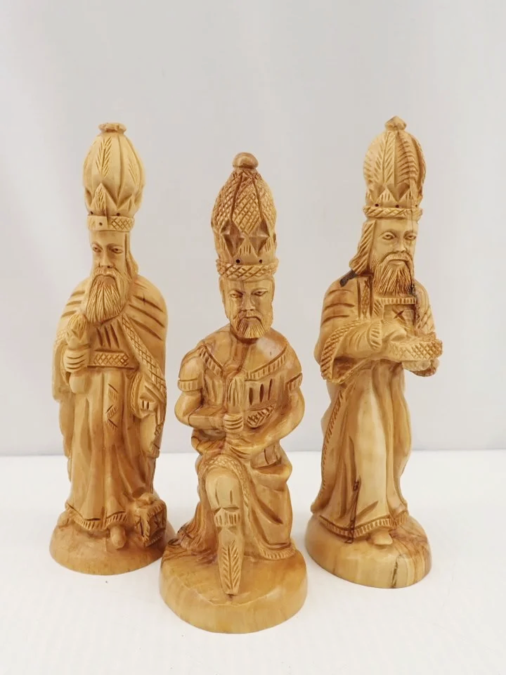 WIN-Online-Shop-Women-In-Need-Community-Cooperative-Resale-Thrift-Store-Jewelry-Gold-Silver-Clothing-Furniture-Antiques-Vintage-Books-Christmas-Victoria-BC-+%2882%29.png